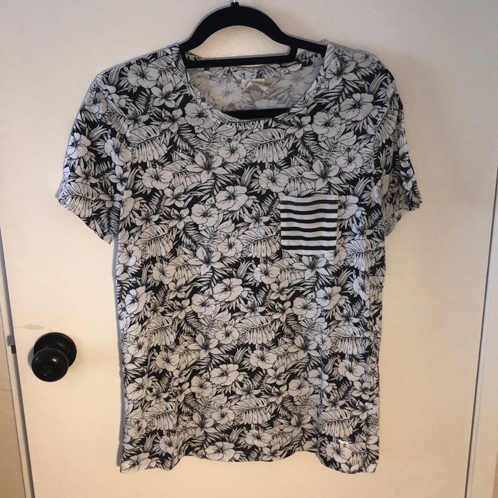 S O L D VS Pink Tee